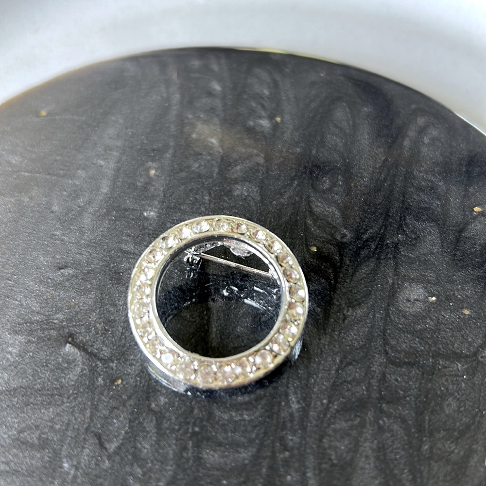 Circle rhinestone pin estate